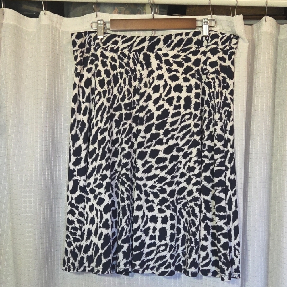 Le Lis Women's Navy +White Animal Print Skirt Sz XL Made In USA - Picture 2 of 7